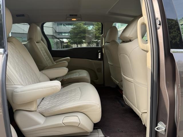 Standard Business interior 2