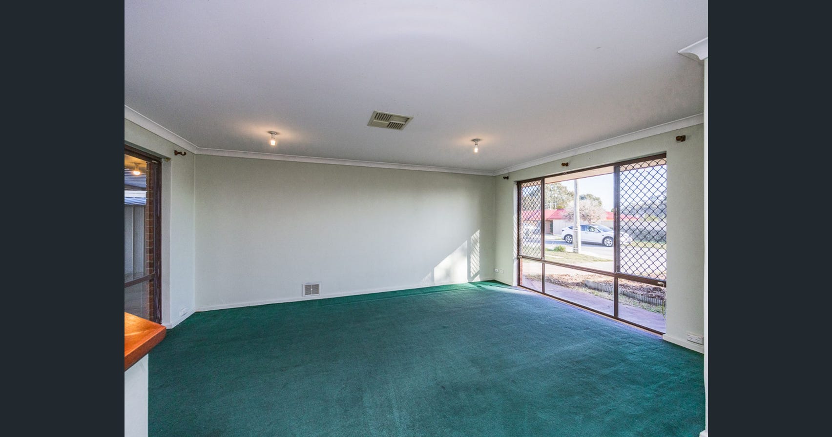 9 Farnesian Circle, Mirrabooka thumb 4