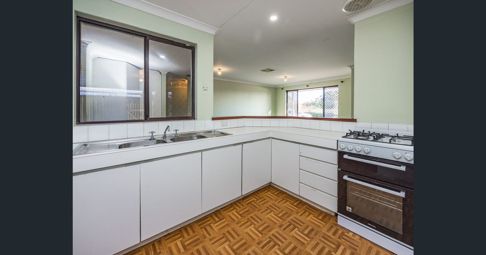9 Farnesian Circle, Mirrabooka thumb 5