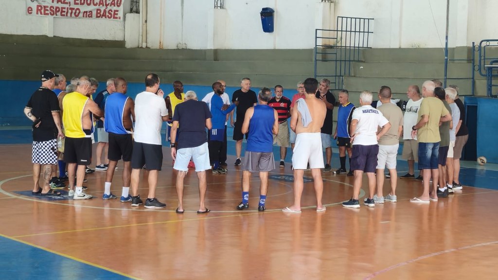 Reunião na Quadra