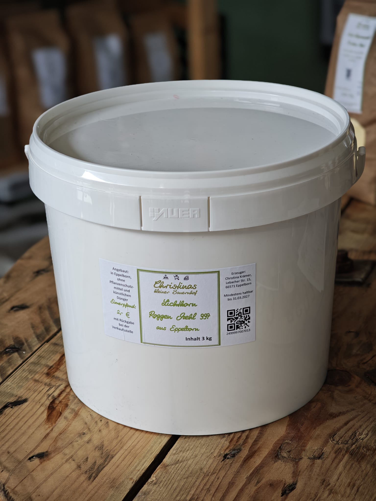 Eimer mit 3 kg Lichtkorn Roggen Mehl Type 997 aus Eppelborn