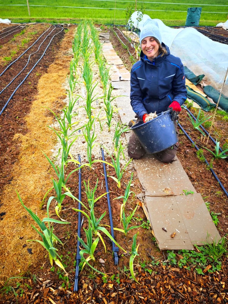 Christina bei der Arbeit im Garten