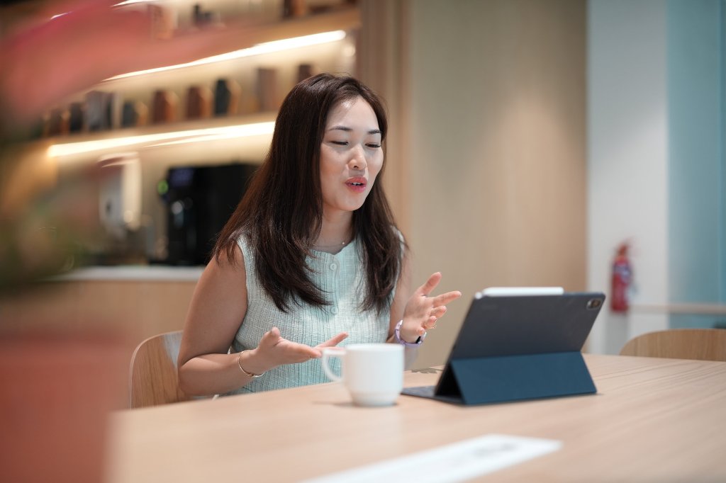 Online therapy video session with Scarlette Yuen