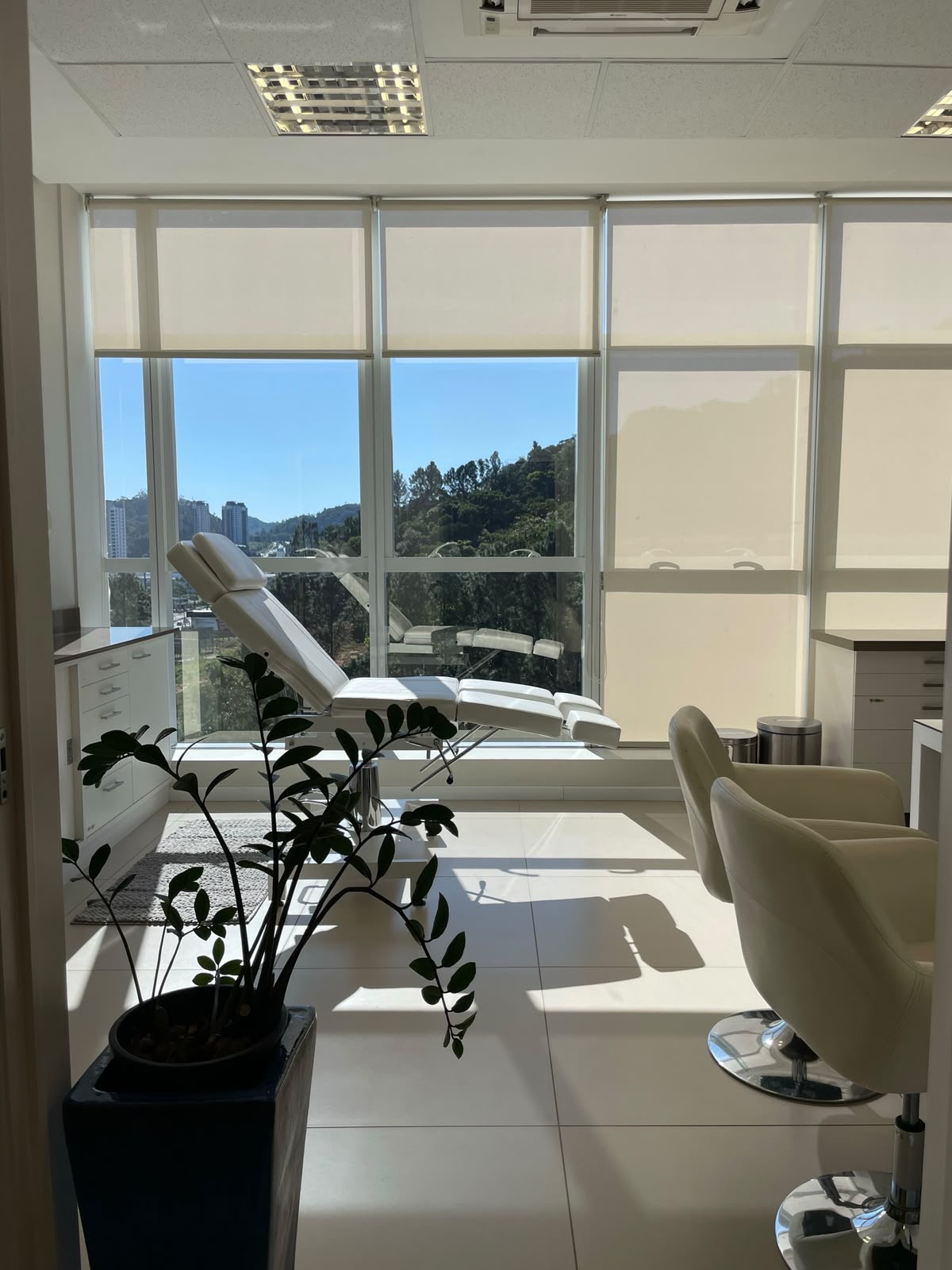 Sala de exame da clínica da Dra. Vitória Fockink Duarte