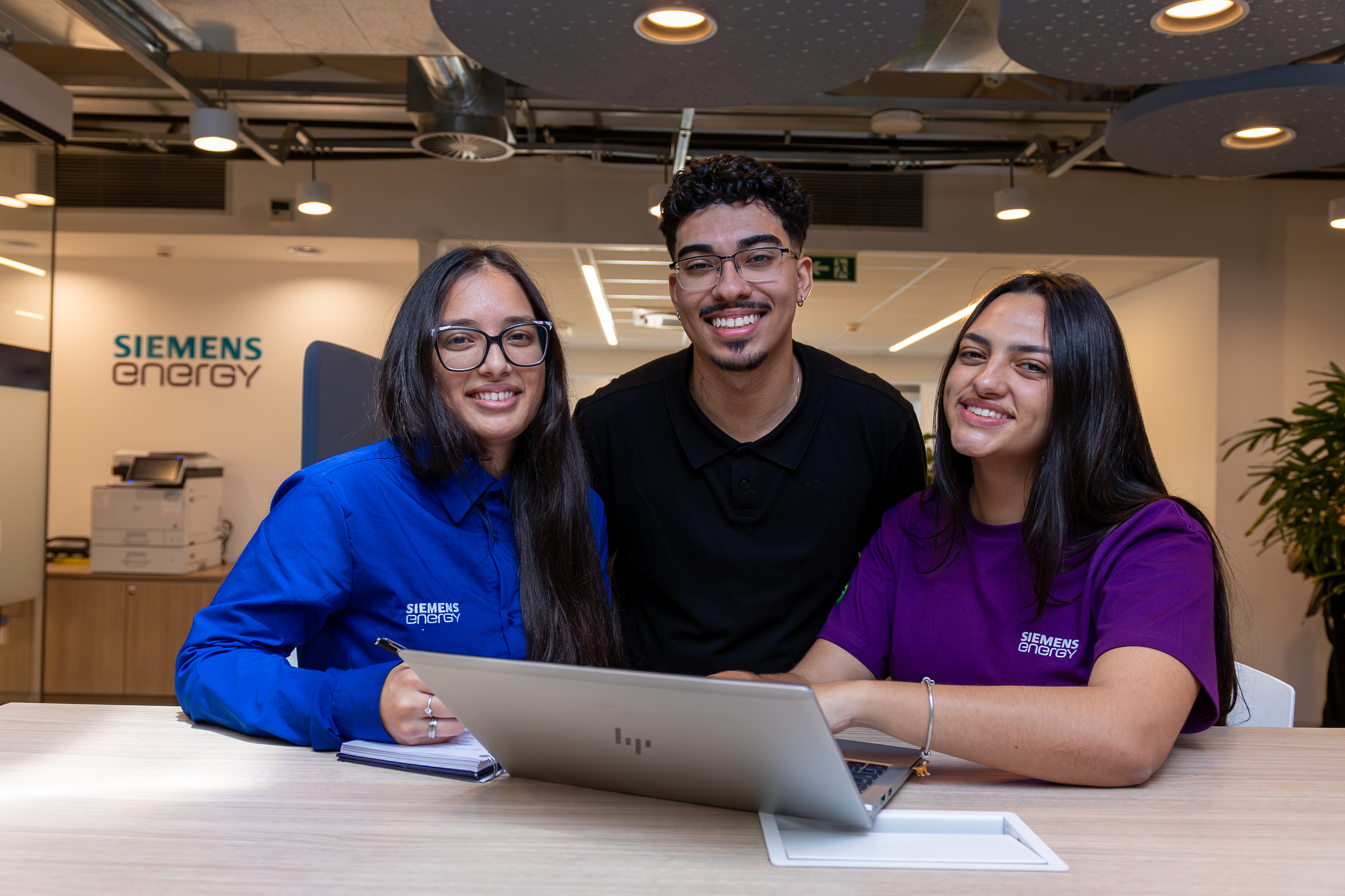 Equipe Siemens Energy no escritório