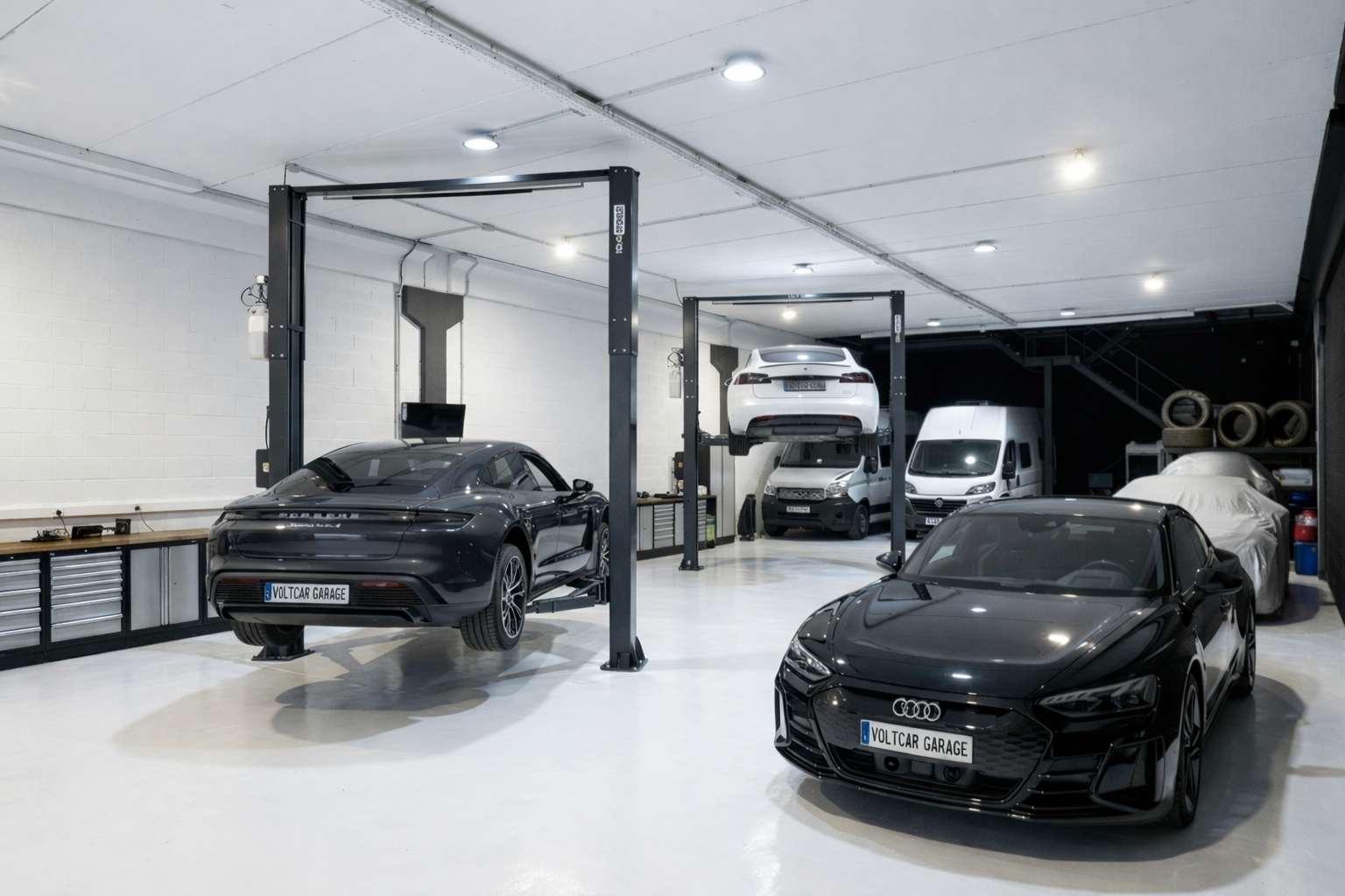 Interior del taller VoltCar Garage