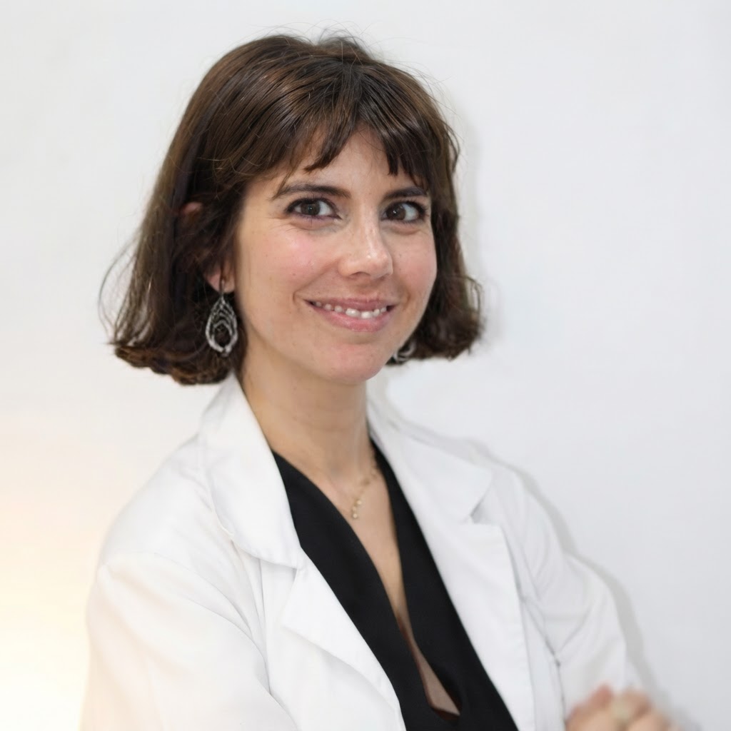 Dra. Ana Simón, dermatóloga especialista en Majadahonda