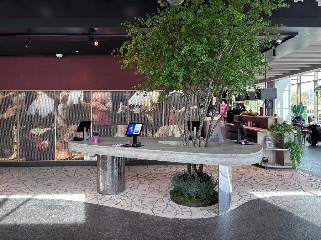 Leonardo Rembrandtpark desk