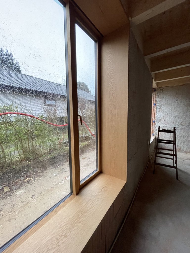 Detaljeret lysning i eg med stor glæsfláde – JB Entreprise snedkerfinish og indvendig aptering