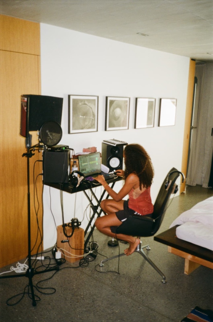 Alexia Thomas in studio