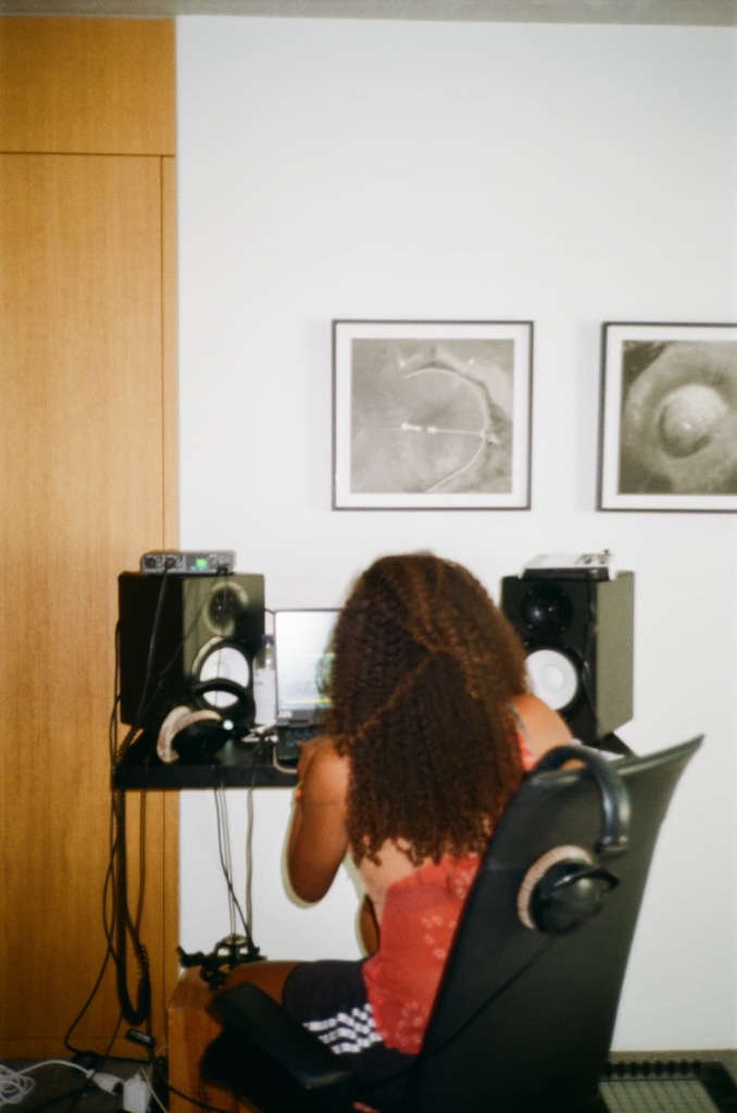 Alexia Thomas in studio