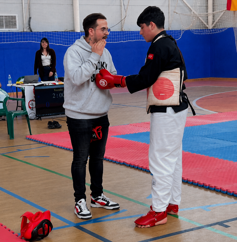 Marcador digital de kumite en competición de Kenpo K8