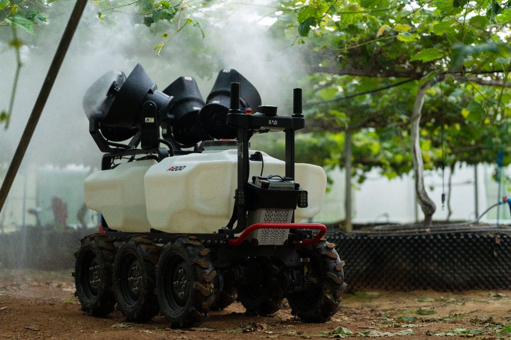 XAG R200 Rover in wijngaard