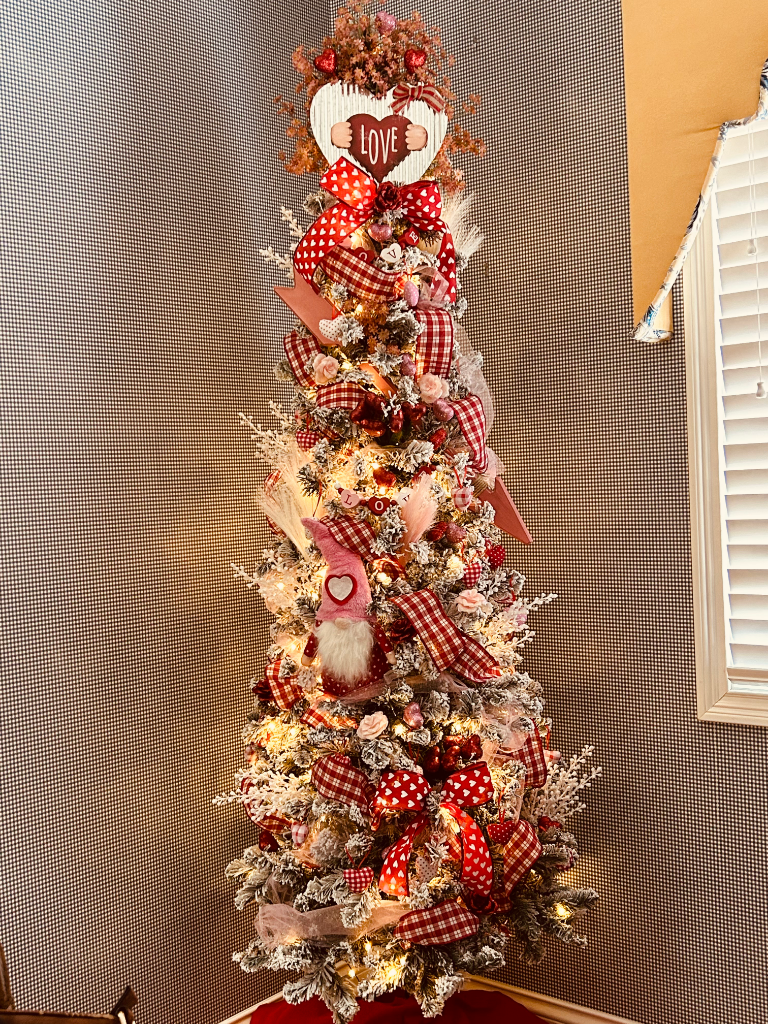 Valentine's Day seasonal tree decoration