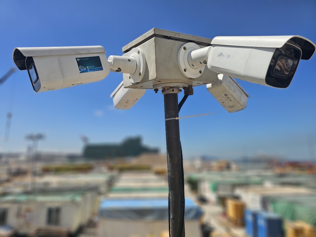 Close-up of a four-camera 360-degree ImageDeep setup mounted on a telescopic pole
