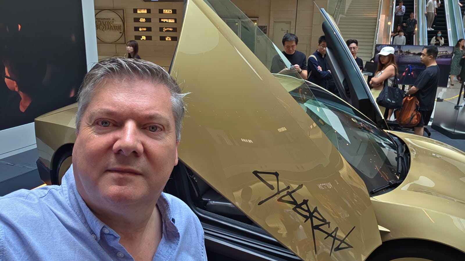 Autonomous vehicles, robotaxis & shuttles
