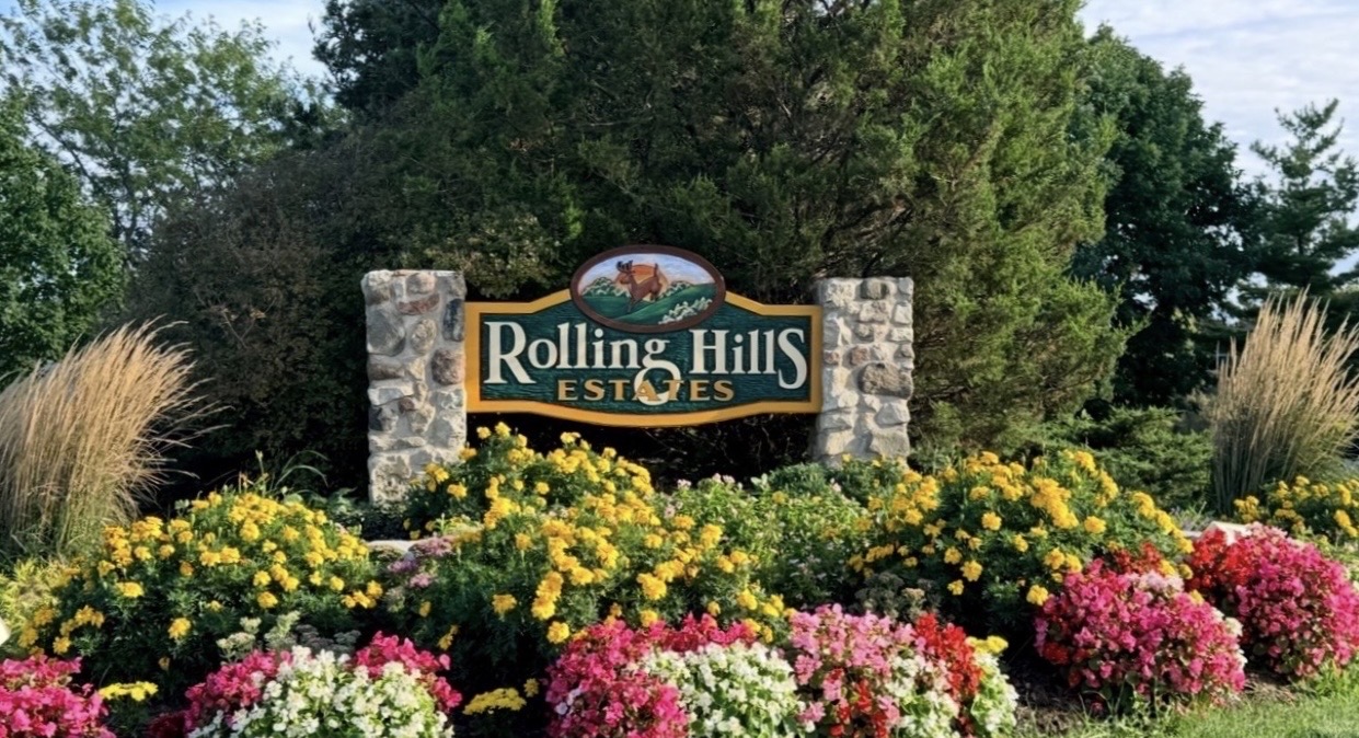 In all its glory! The sign's restored colors are beautifully complemented by the natural beauty of the gorgeous flowers. A special shout-out to Sandra Large for watering (nearly daily) and fertilizing the bed all summer long!
