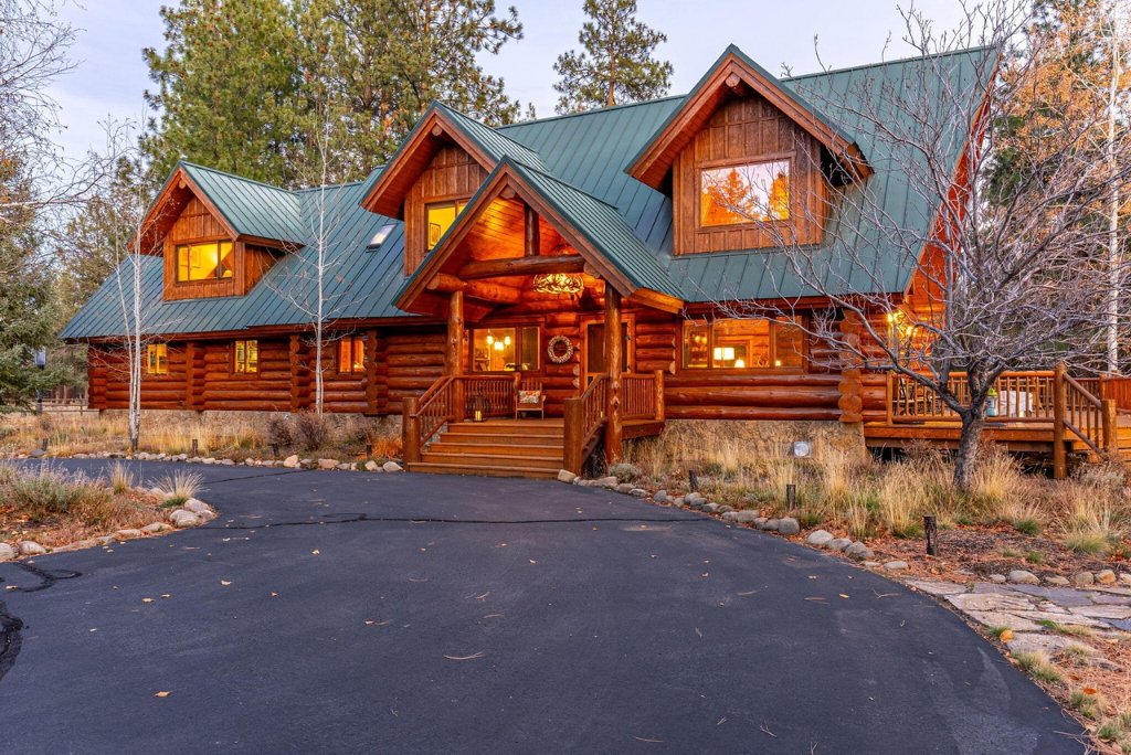 Custom Log Home – Central Oregon
