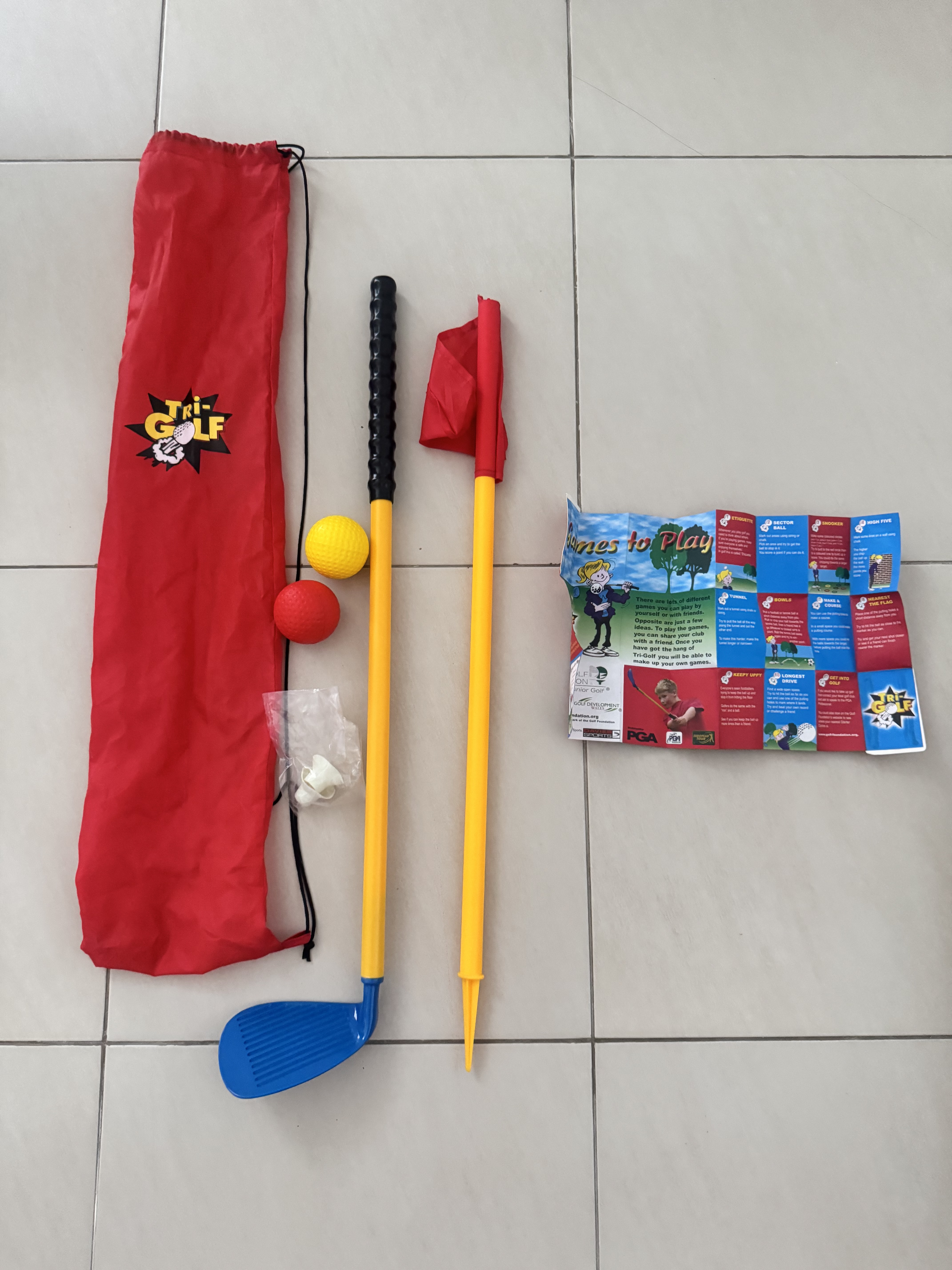 Kids club set with club, flag, balls, tees and carry bag