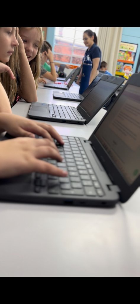 Aquisição e distribuição de Chromebooks nas escolas da Rede Municipal