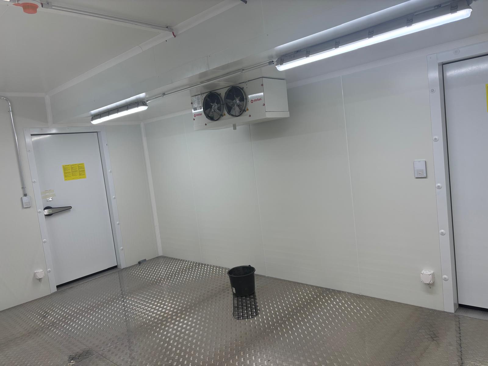 Chambre froide terminée — évaporateur double ventilateur