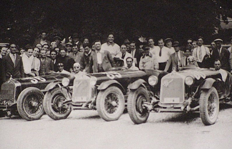 Tazio Nuvolari with Scuderia Ferrari and Alfa Romeo personnel at the 1930 Trieste–Opicina hill climb.