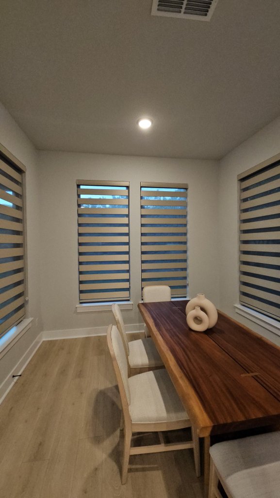 Dining Room – Wood Table Zebra