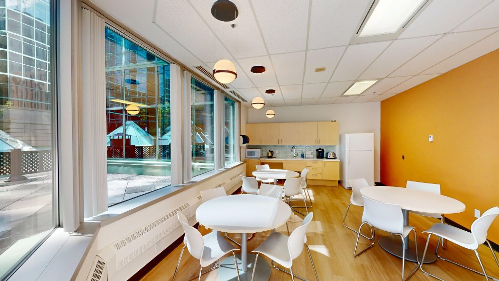 427 Laurier Ave W