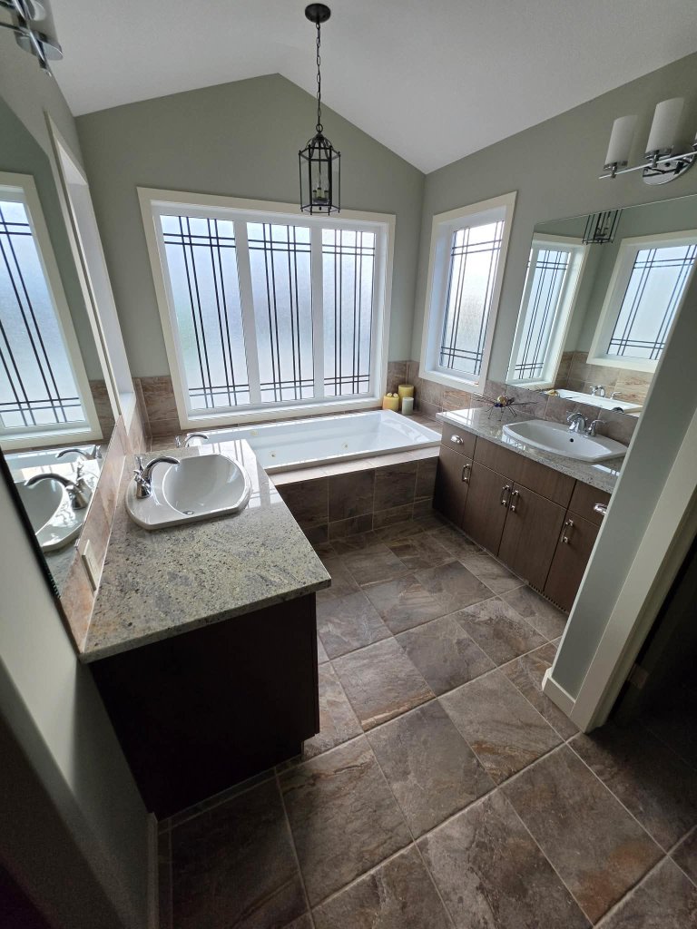 Spotless master bathroom with soaker tub after professional deep cleaning Lethbridge AB