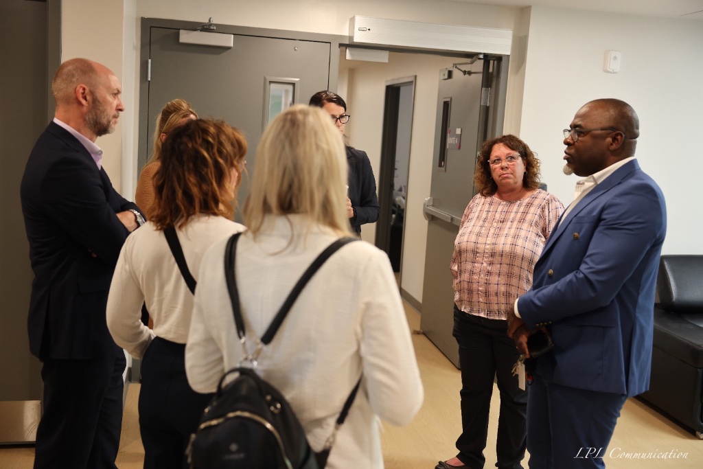 Visite des résidences - Briefing en couloir