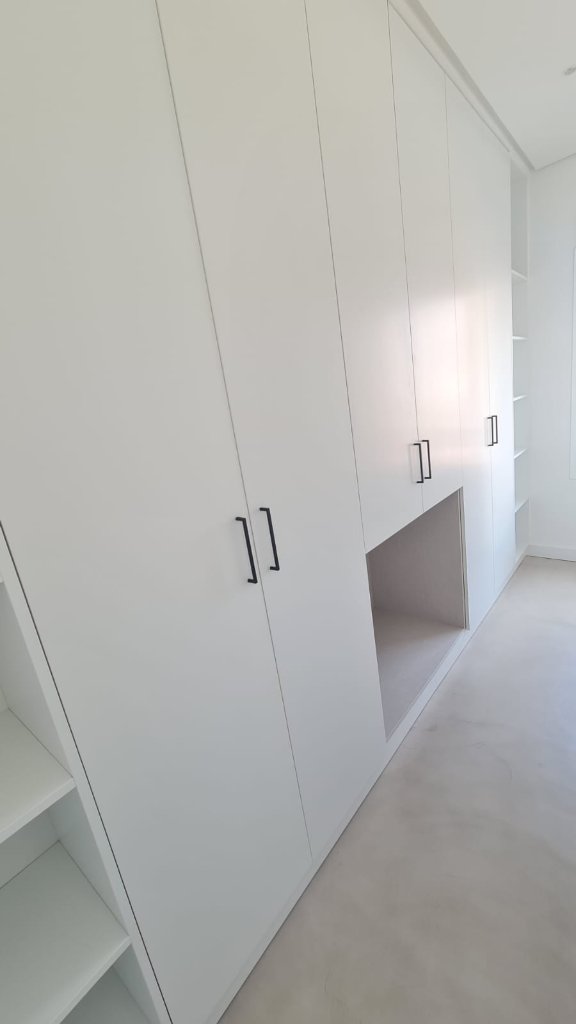 Habitación principal con ventana grande RPT