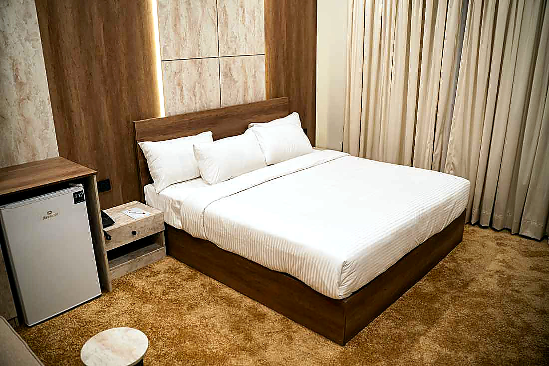Goldtree Club guest room with king bed