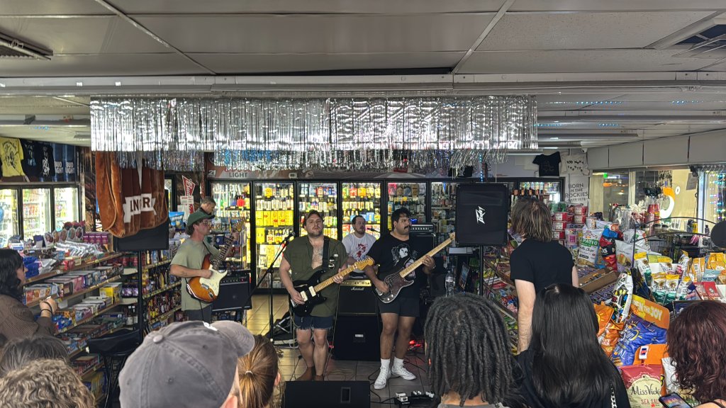 Mimiclou performing at Friendly Market from the crowd