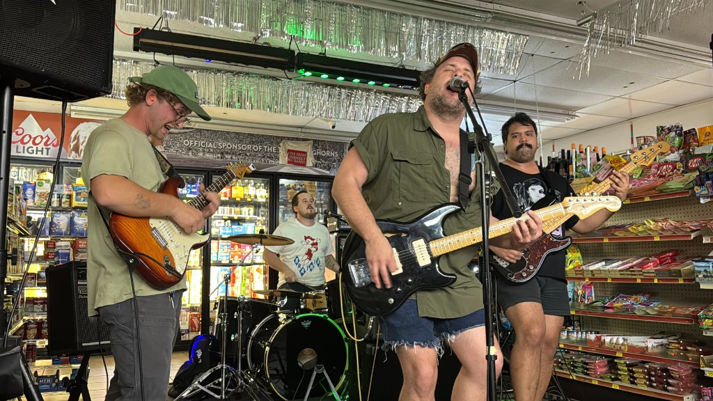 Mimiclou performing at Friendly Market