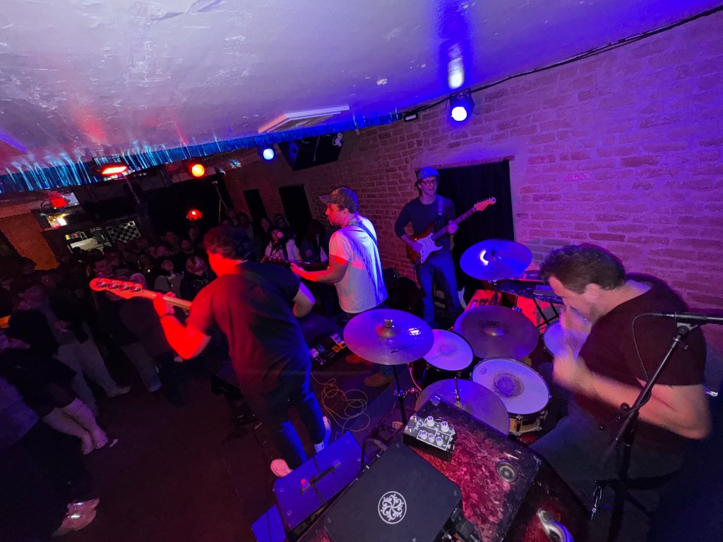 Mimiclou on stage at Chess Club from behind