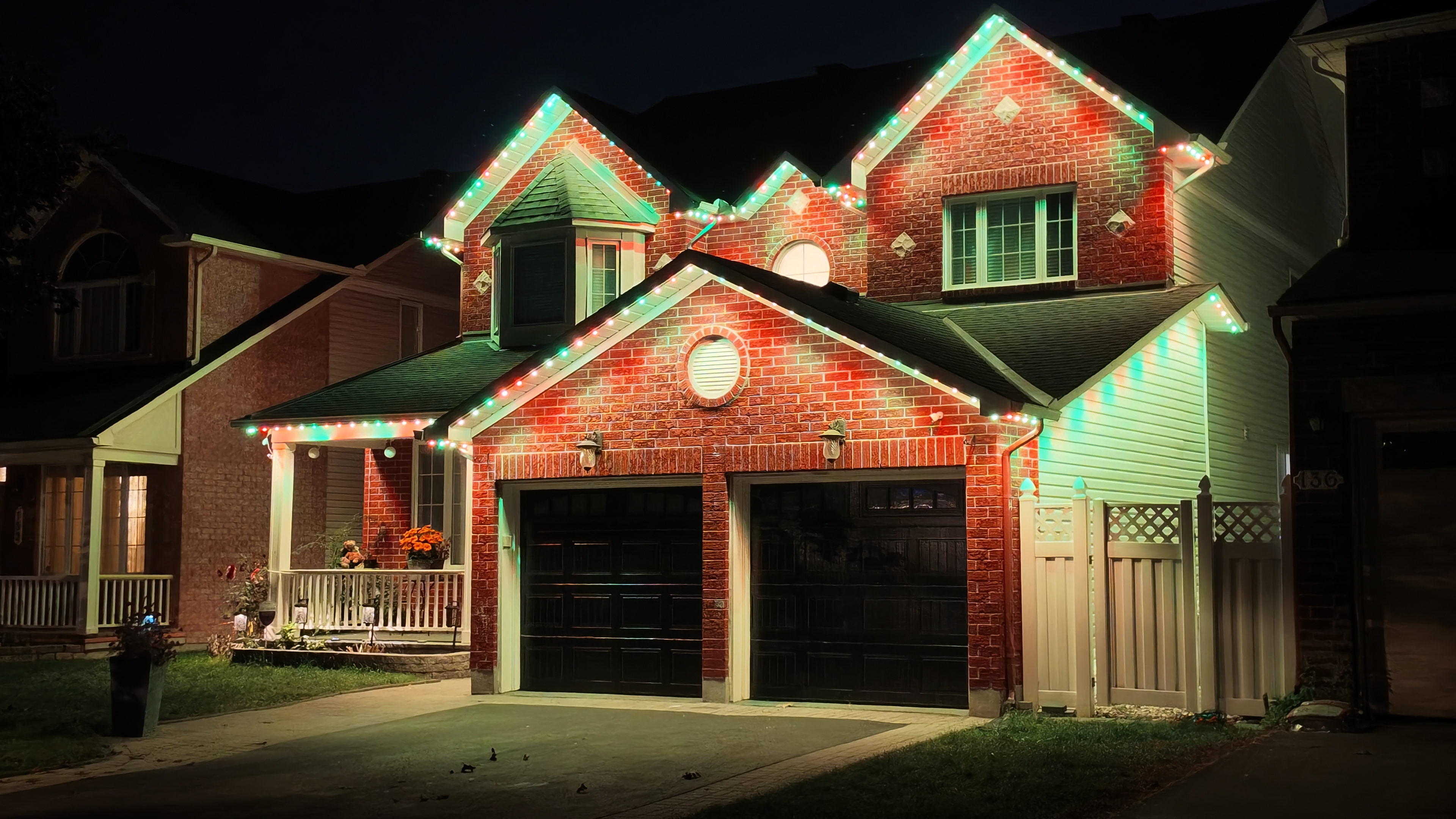 Red and green roofline lighting