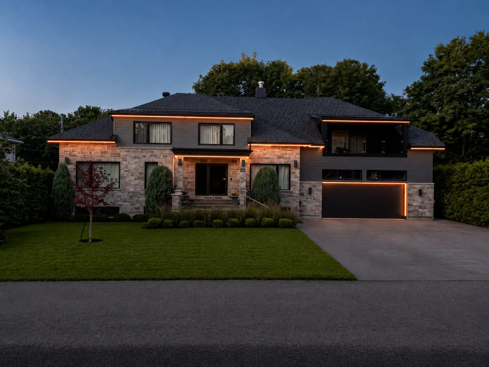 Garage roofline lighting