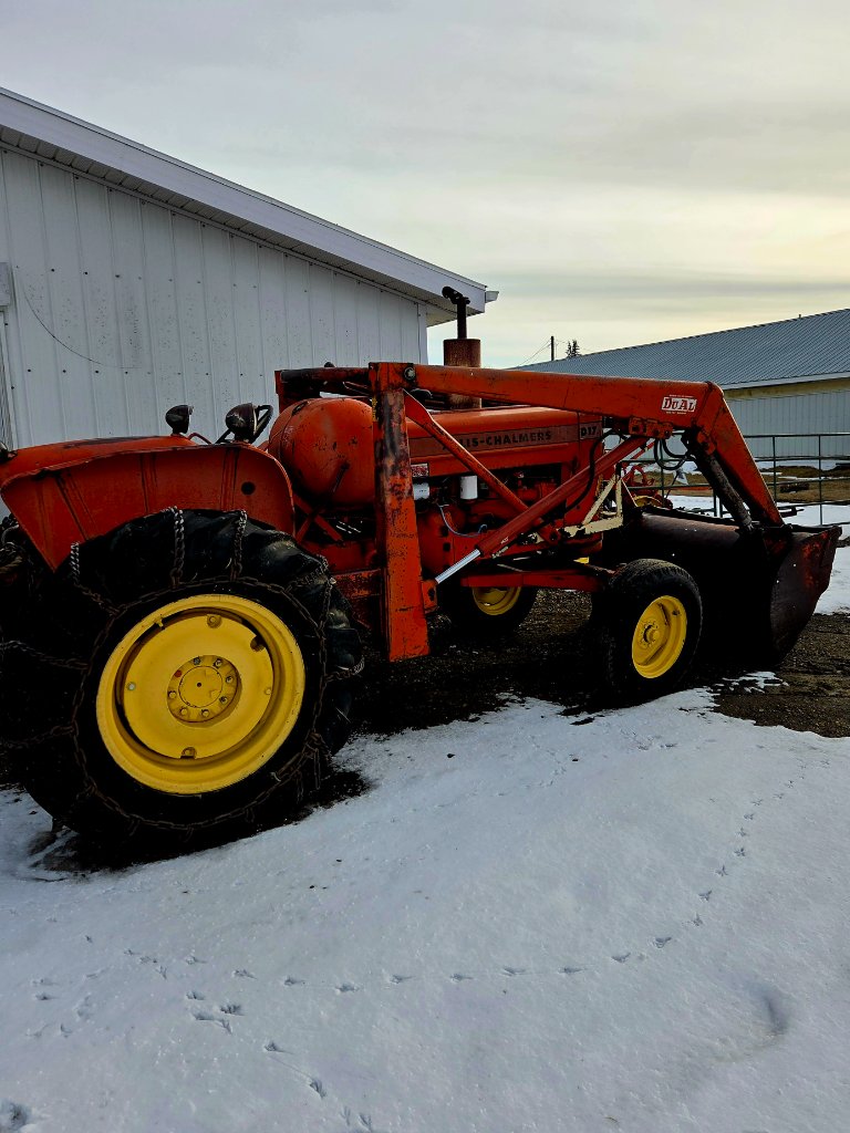 Allis-Chalmers D17 with Loader