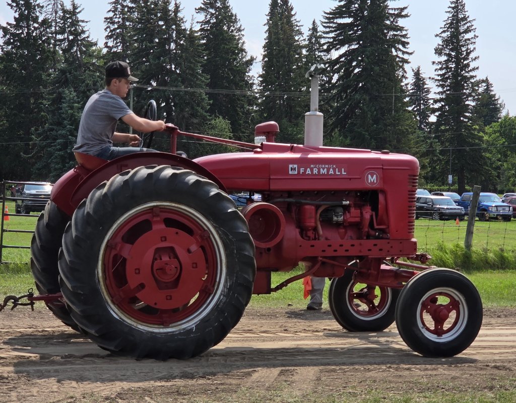 International W-450 — Pull