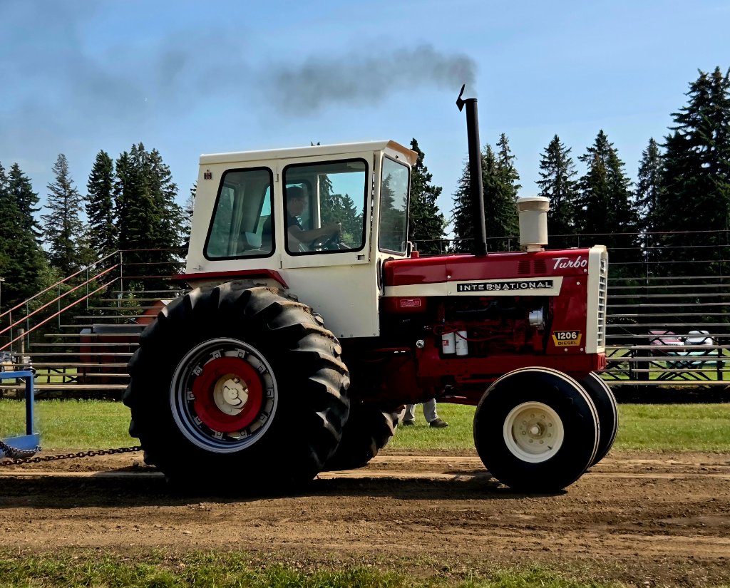 International 284 Compact Tractor