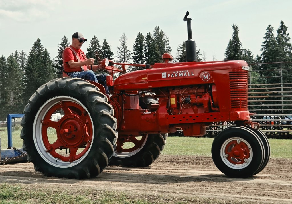 International 650 — Vintage Pull