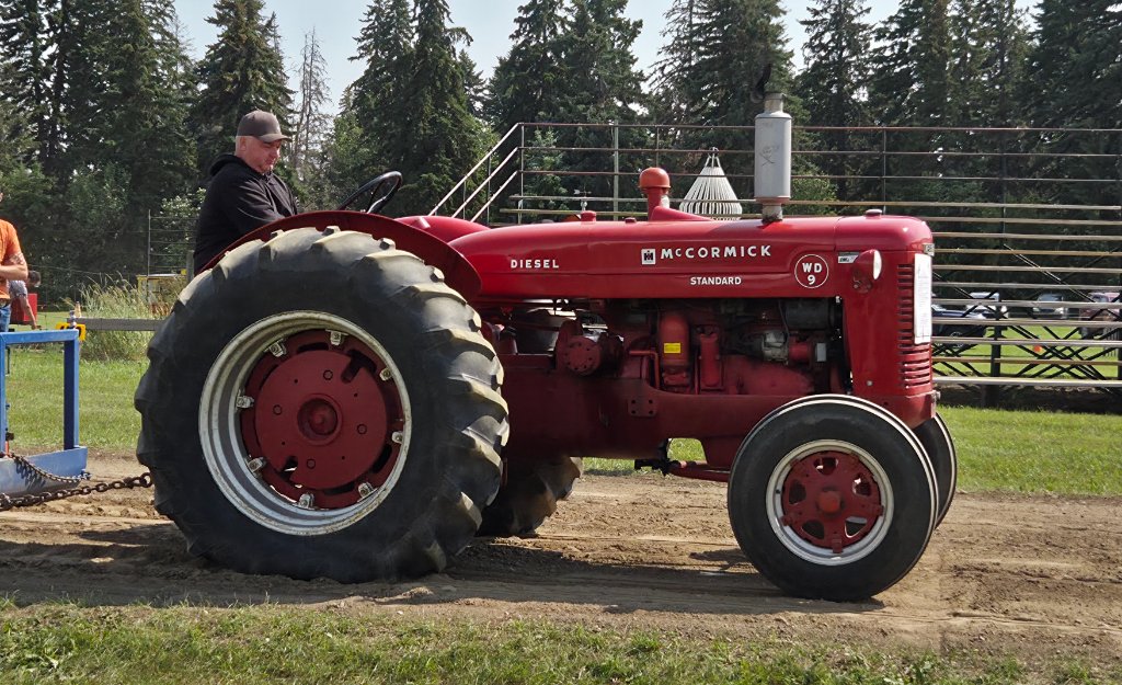 Farmall M — Restored Pull Tractor