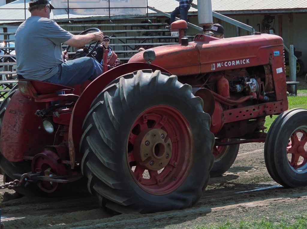 Vintage Case Tractor — Pull
