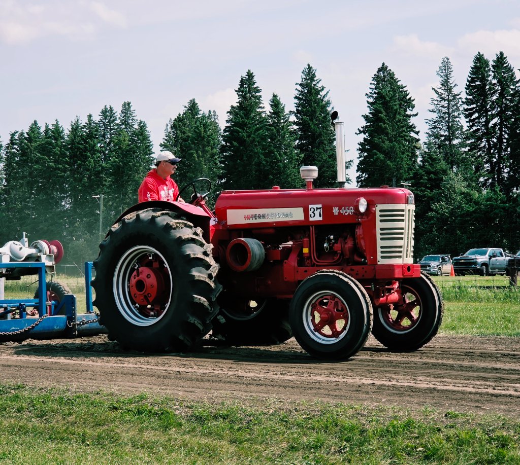 Case Vintage Steel Wheel — Mud Pull