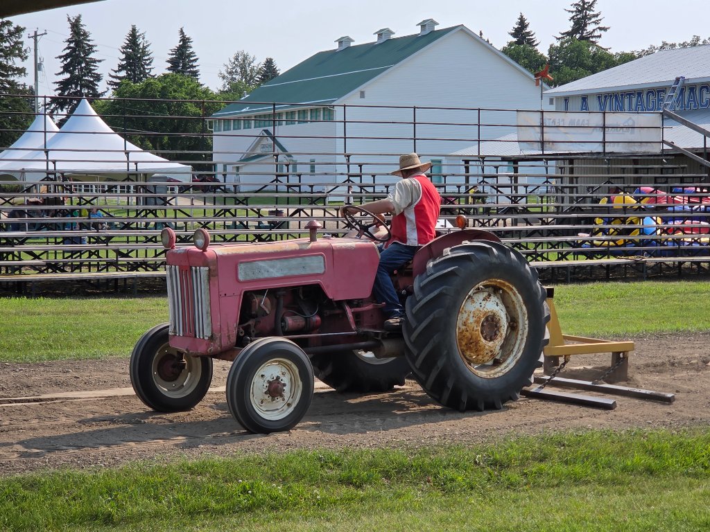International 4100 4WD in Action