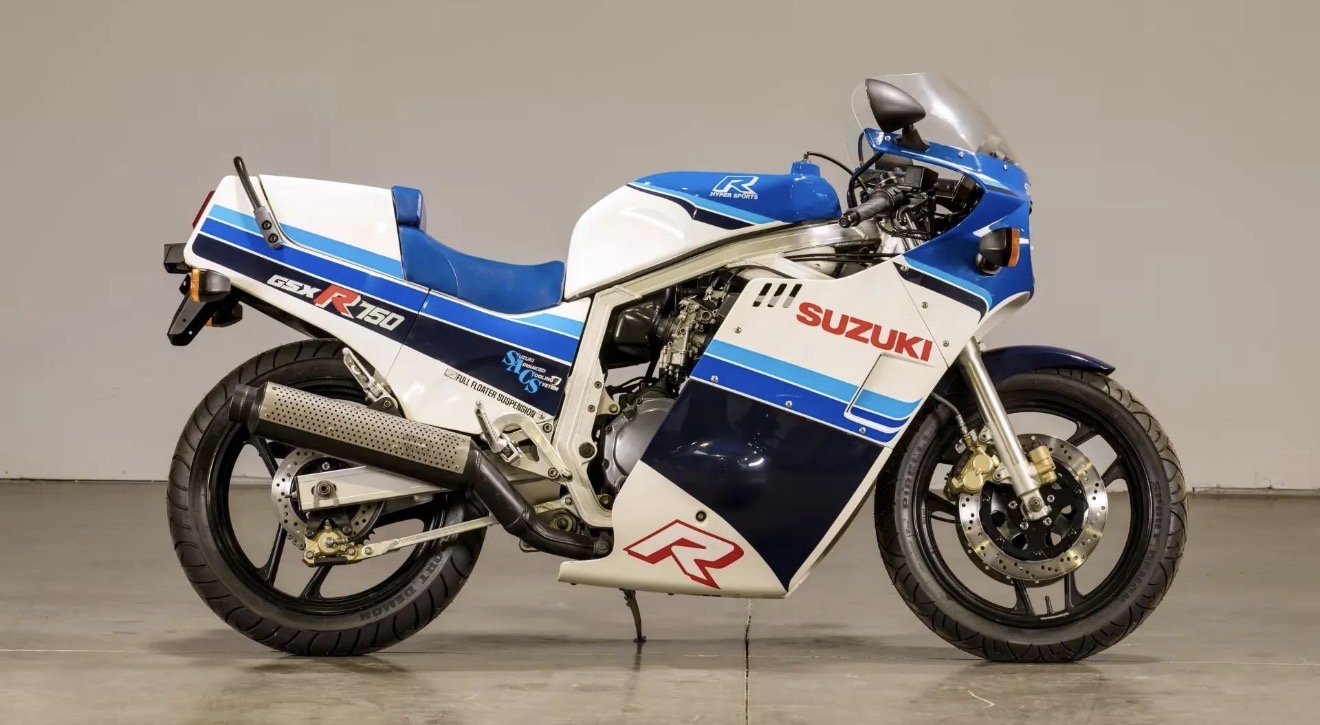1985 Suzuki GSX-R750 in blue and white