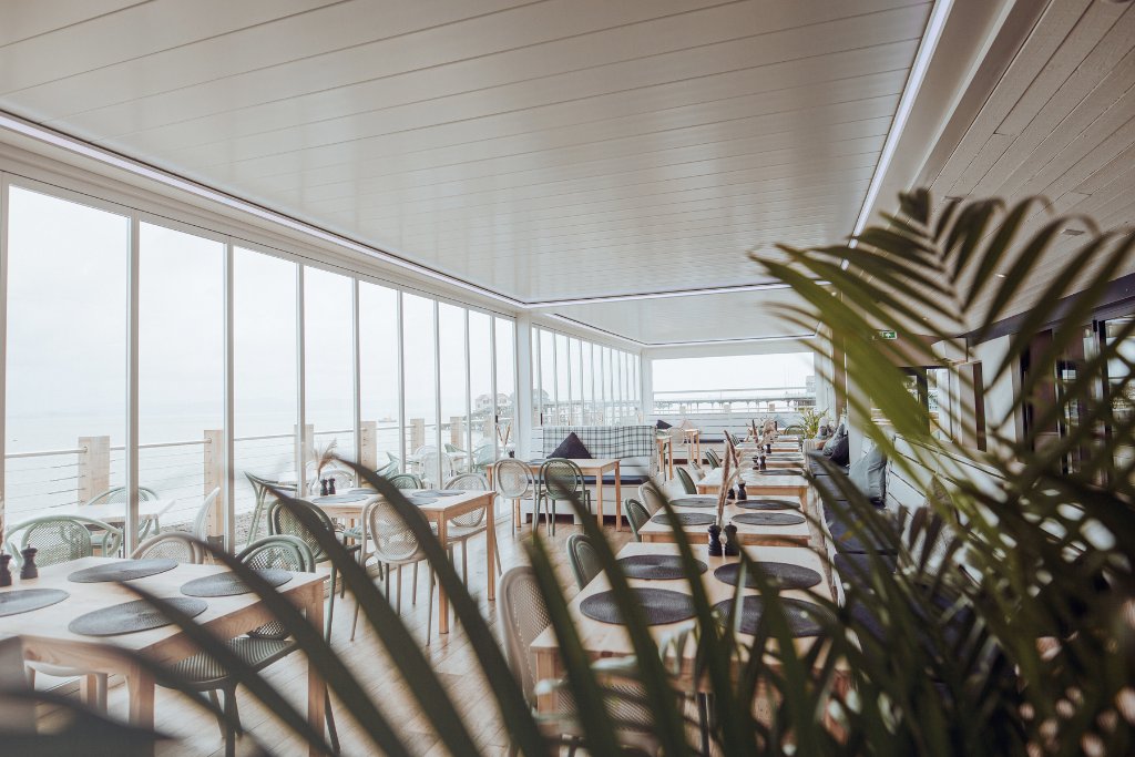 On The Rocks — Restaurant with Closed Roof
