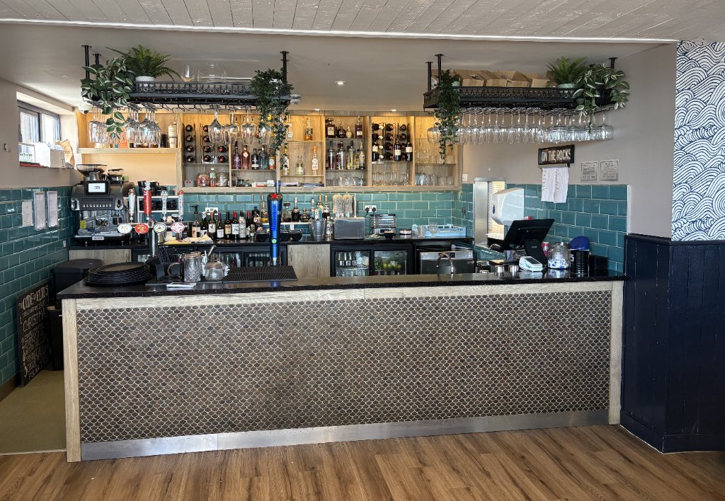 On The Rocks — Bar