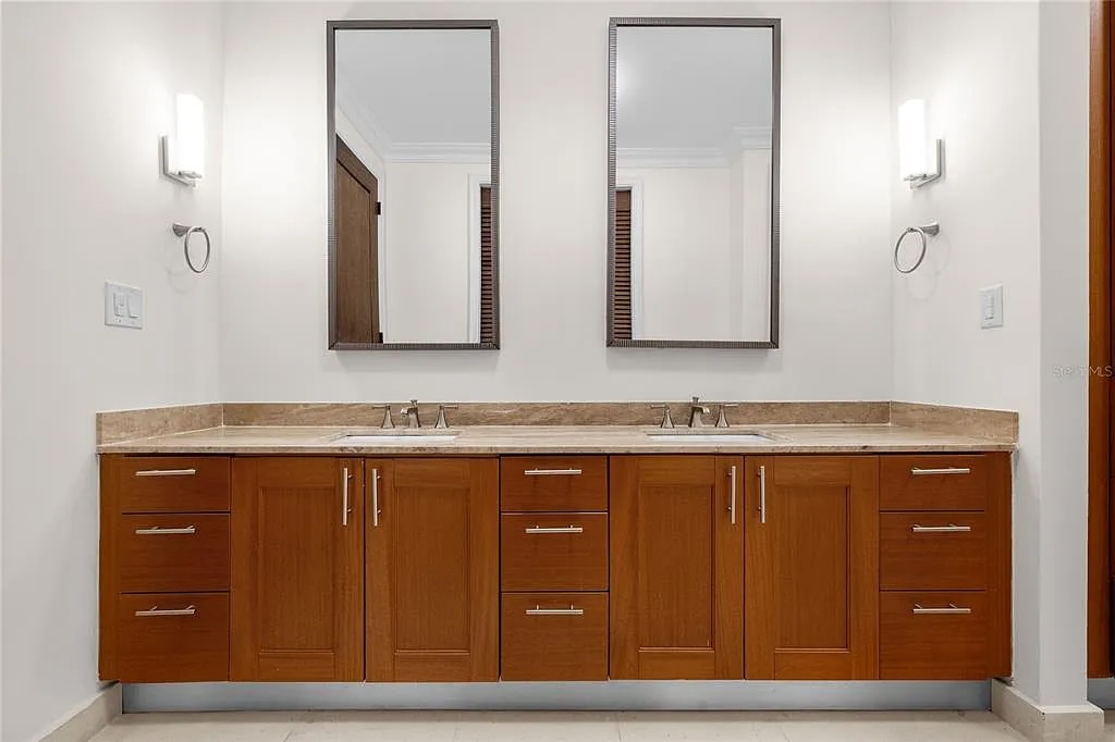 Master Bath — Double Vanity