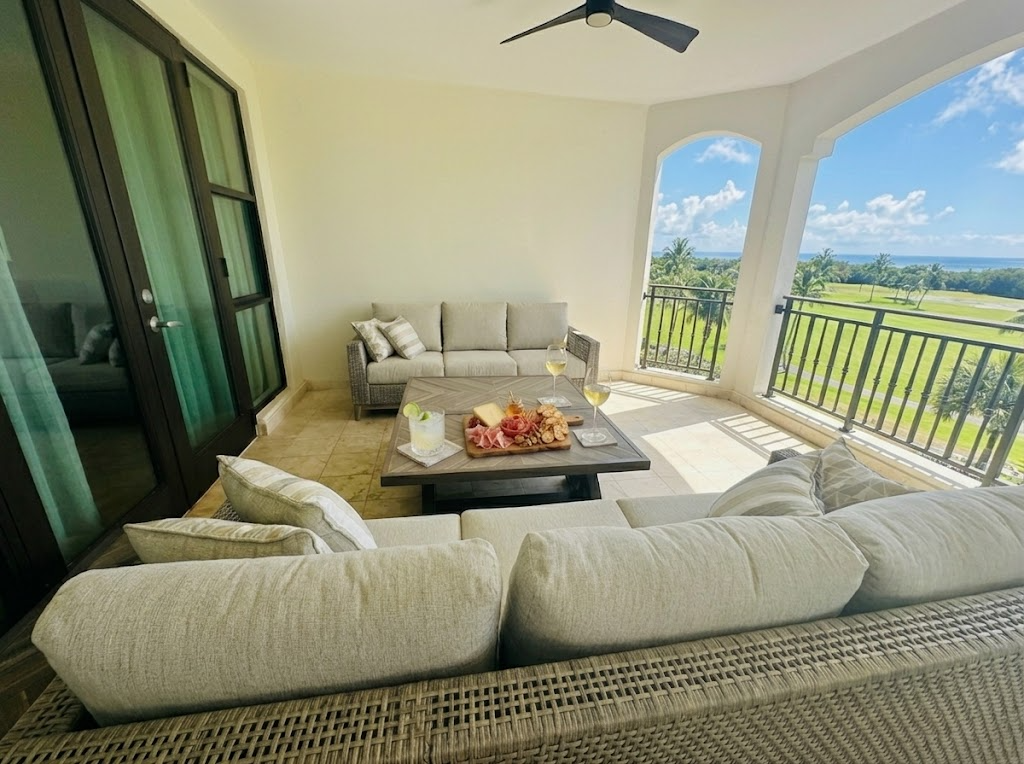 Rear Terrace Lounge